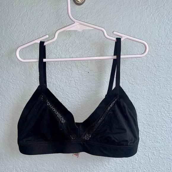 Victoria's Secrete Black Unlined Triangle Bralette Lace Detail Medium M - Picture 1 of 4